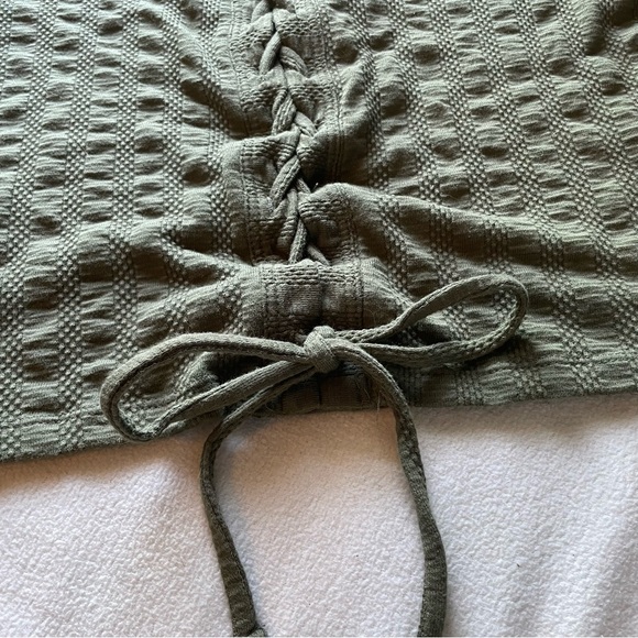 SO Crisscross lace-up Textured Crop Top with strings tied in a bow at bottom - Picture 2 of 6
